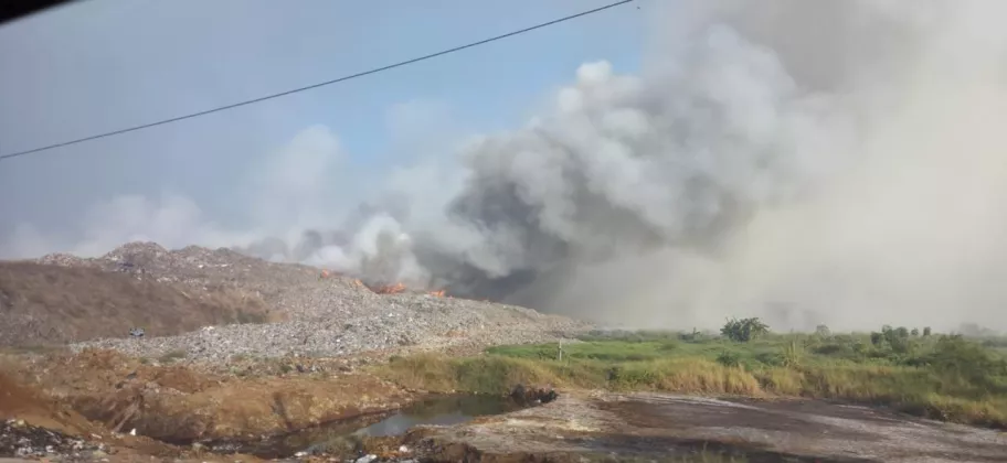 Kebakaran TPA Jatiwaringin Meluas 15 Hektare, BNPB Kerahkan Helikopter "Water Bombing"