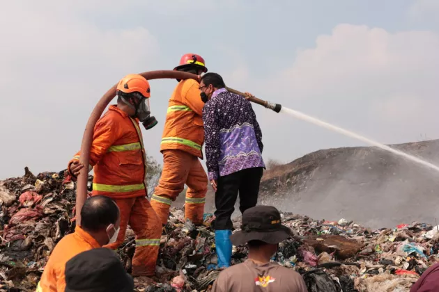 Update Kebakaran TPA Jatiwaringin, Asap dan Api Mulai Mereda 
