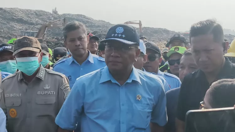 Menteri LH Pastikan Kebakaran TPA Jatiwaringin Sudah Terkendali