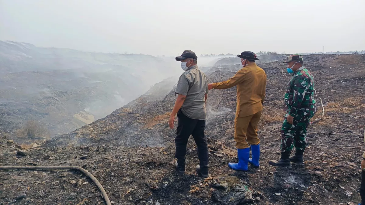 WALHI: Kadis LH Paling Bertanggung Jawab Atas Kebakaran TPA Jatiwaringin