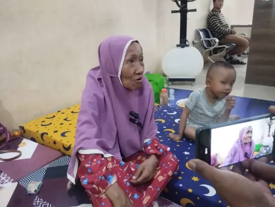 Puluhan Warga Masih Bertahan di Pengungsian Pasca Kebakaran TPA Jatiwaringin 
