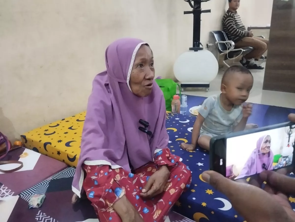 Puluhan Warga Masih Bertahan di Pengungsian Pasca Kebakaran TPA Jatiwaringin 