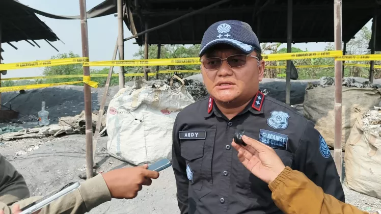 KLH Segel Lapak Pengolahan Aluminium Foil Ilegal di Tangerang