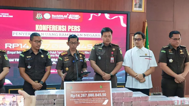 Gerebek Pinjol Ilegal, Kejari Tangsel Setor Uang Rampasan Rp14,2 Miliar ke Kas Negara