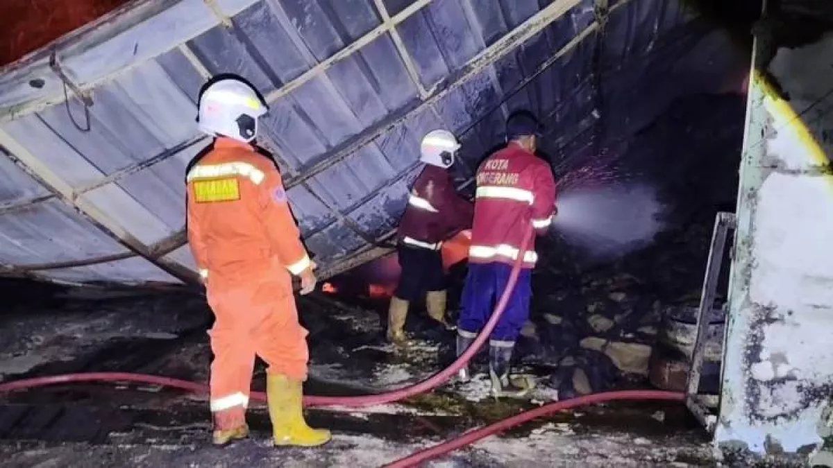 Pabrik Bahan Kemenyan di Periuk Diamuk Si Jago Merah, Asap Hitam Pekat Membumbung Tinggi! 
