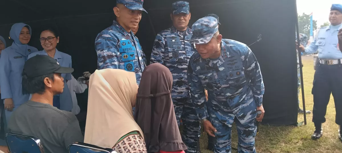 Sambut Hari Bakti TNI AU ke-79, Koopsudnas Gelar Baksos dan Bagikan 1.000 Sembako di Rumpin