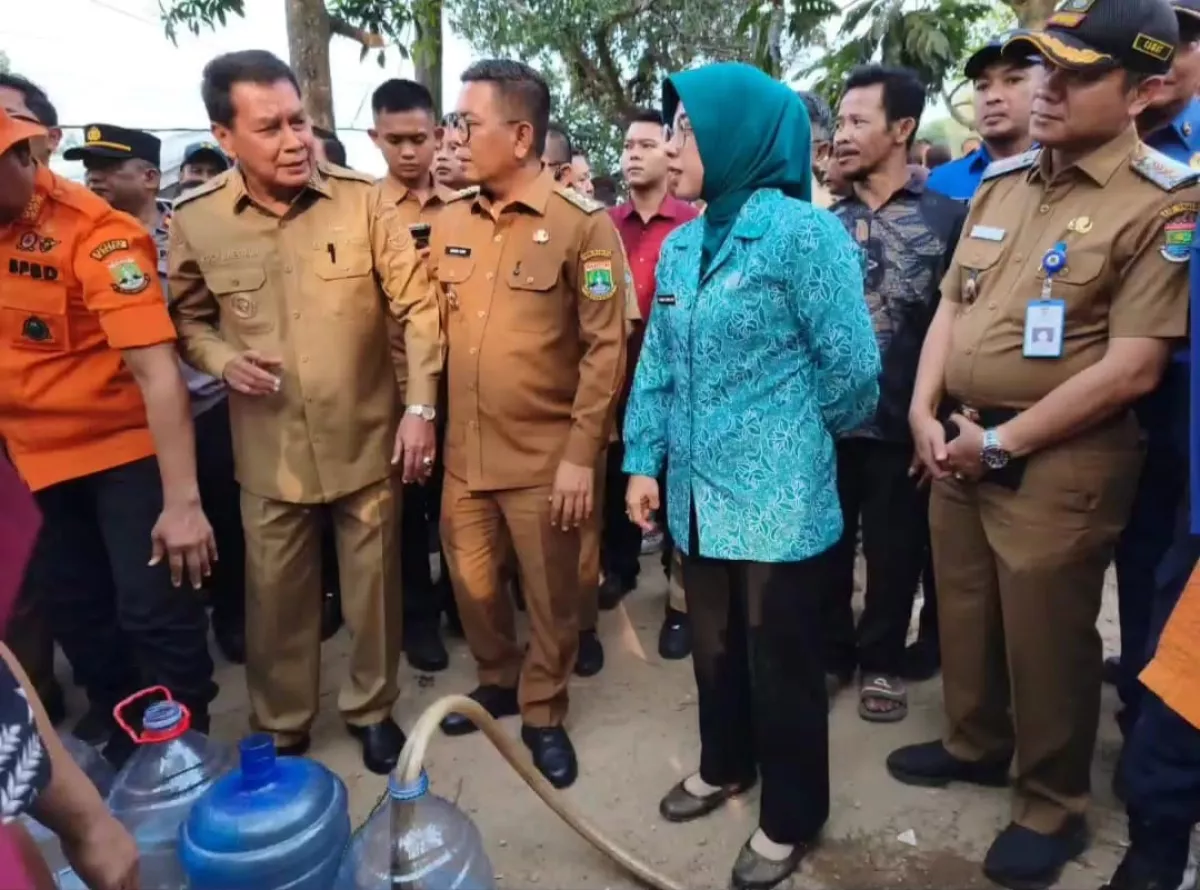 Jadi Kemarau Terpanjang, Pemprov Banten dan Pemkab Tangerang Salurkan Air Bersih di Tigaraksa 