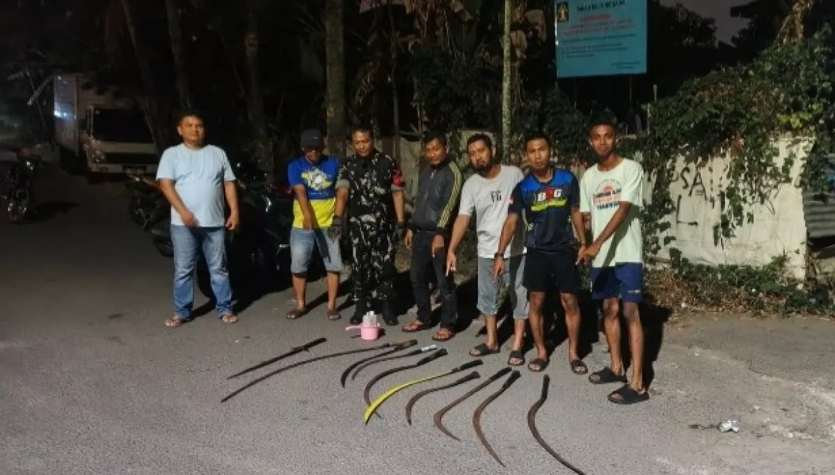 Polisi Bubarkan Kerumunan Remaja di Tanah Tinggi Tangerang, 8 Senjata Tajam Disita