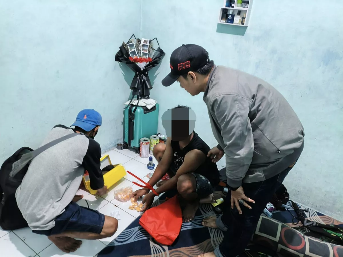 Transaksi di Parkiran Wisma Tangerang, Pengedar Obat Keras Ilegal Tak Berkutik Ditangkap Polisi