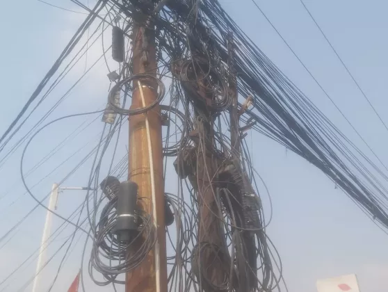Kabel Udara Semrawut di Pasar Kemis Tangerang Dikeluhkan Warga