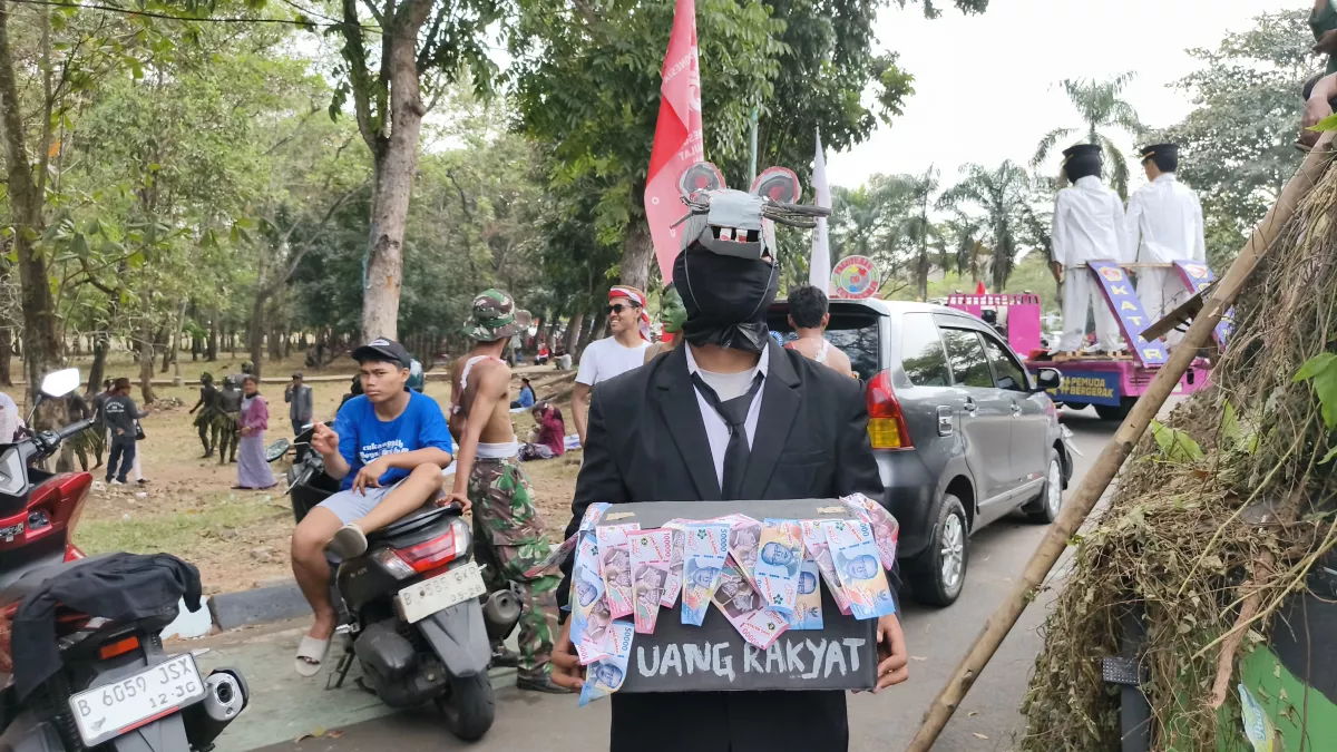 Sambut HUT ke-81 RI, Warga Tangerang Gelar Karnaval Unik: Ada Cosplay Koruptor Berkepala Tikus
