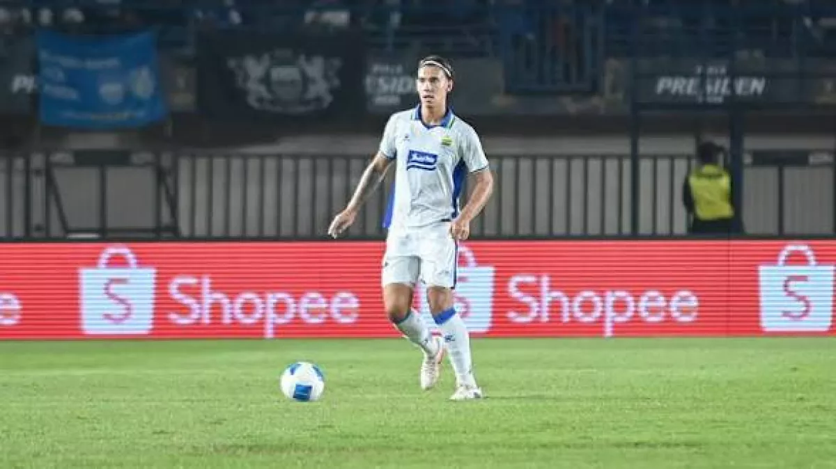 Persita Pinjam Bek Persib Dion Markx Selama Satu Musim