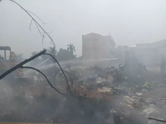 Lahan Terbakar di Ciputat Belum Padam Total, Warga Sesak Napas Hingga Dilarikan ke RS