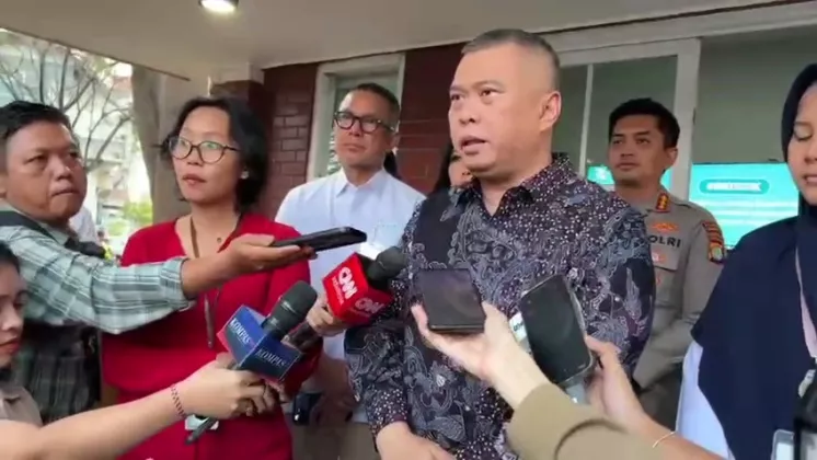 Angin Mengarah ke Timur, Menhub Tutup 8 Bandara hingga Tengah Malam Akibat Abu Anak Krakatau