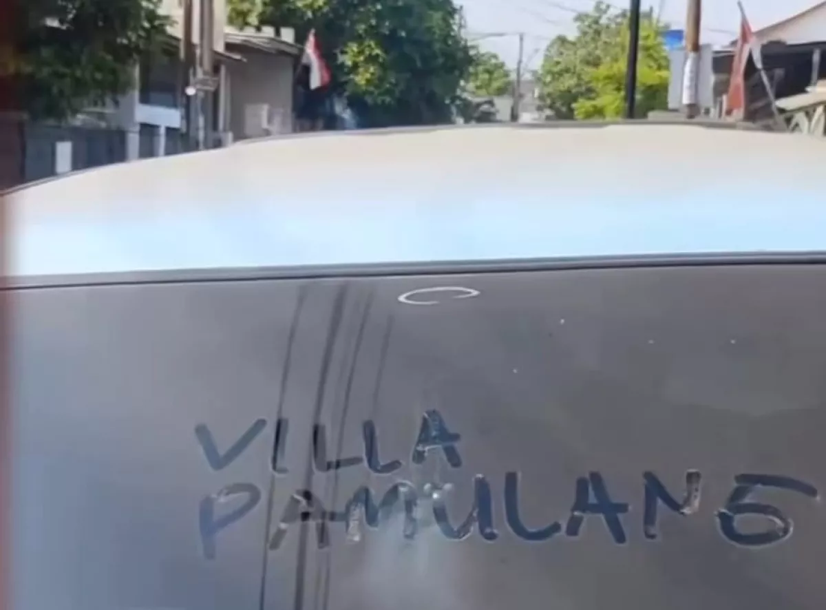 Hujan Abu Vulkanik Gunung Anak Krakatau Guyur Tangerang Raya