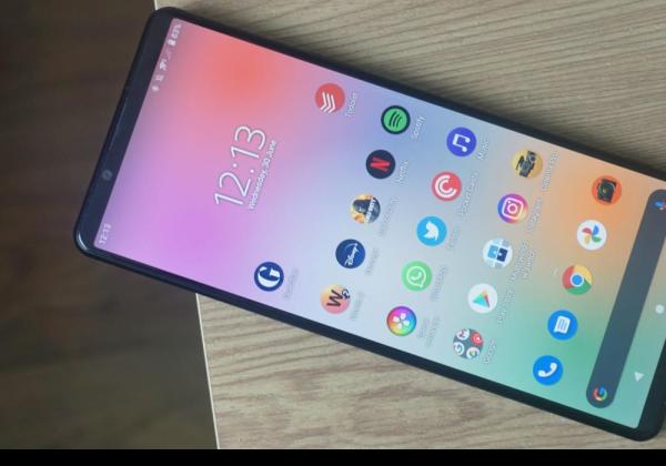 Nggak Cuma Pakai Case, Ini Trik Merawat HP Agar Selalu Tampak Baru!