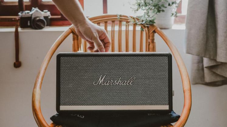 Lagu Bebas Royalti: Cara Legal Bikin Suasana Bisnismu Lebih Hidup