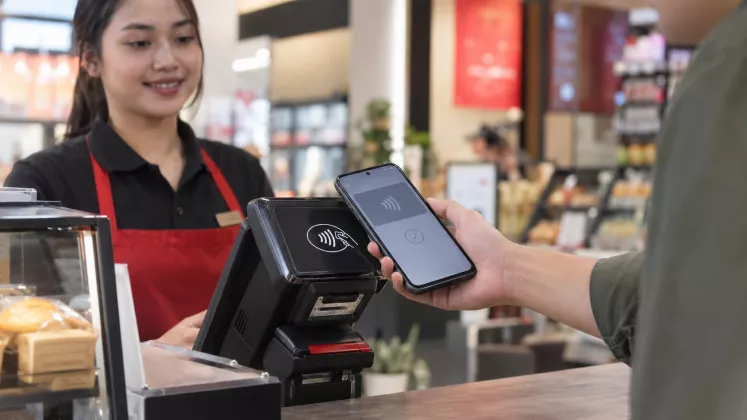 Bayar dengan QRIS Kini Bisa Pakai NFC, Bagaimana Cara Kerjanya?