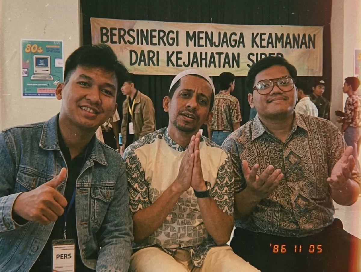 Viral di Media Sosial! Begini Cara Mudah Edit Foto Nuansa 80-an Pakai Fitur '80s Flashback di ChatGPT