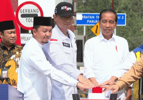 Resmikan Jalan Tol Bangkinang-Koto Kampar, Jokowi: Mobilitas Barang Lebih Cepat dan Bersaing