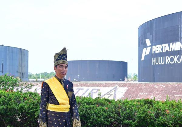 Pimpin Upacara Hari Lahir Pancasila di Lapangan Garuda Pertamina Hulu Rokan, Jokowi Kenakan Pakaian Adat Melayu