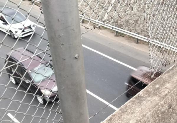 Viral Bocah Jatuh ke Tol JORR Bekasi saat Main di Jembatan Penyebrangan Orang