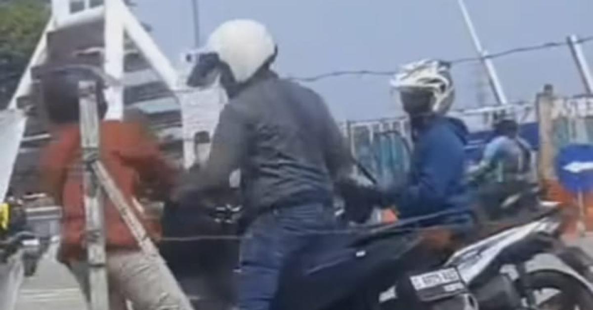 Viral Pria Dipukul dan Diancam Menggunakan Linggis di Jalanan Bekasi, Polisi Lakukan Penyelidikan 