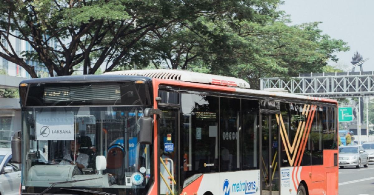 Mau ke Jakarta Fair Tanpa Ribet? Naik Transjakarta saja!