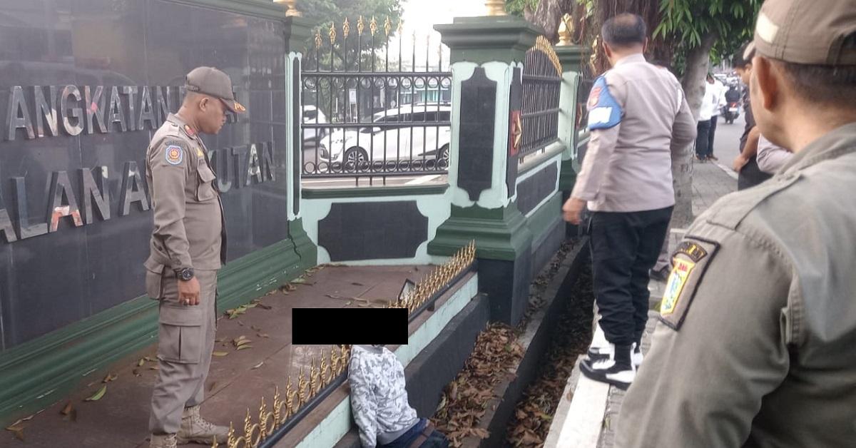  Heboh! Ditemukan Mayat Pria di Kantor Ditbekangad AD Kramat Jati, Leher Tersangkut di Pagar Berduri