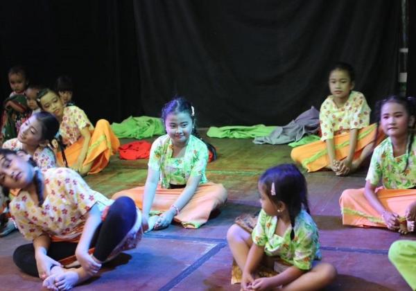 Mahasiswa Institut Komunikasi dan Bisnis LSPR Perkenalkan Keberagaman Budaya Kampung Seni Edas Bogor Melalui “Pesta Edas” 