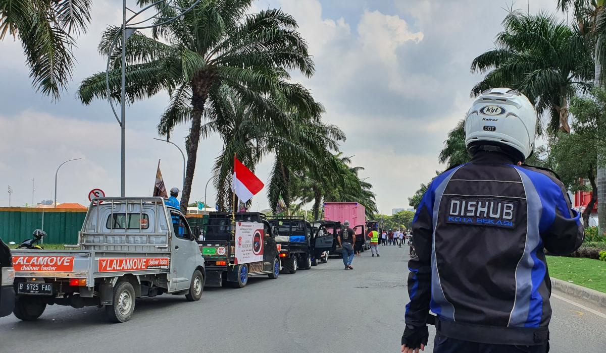 Marak Pungli di Kota Bekasi, Ratusan Sopir Angkutan Barang Gelar Demo ke Kantor Dishub