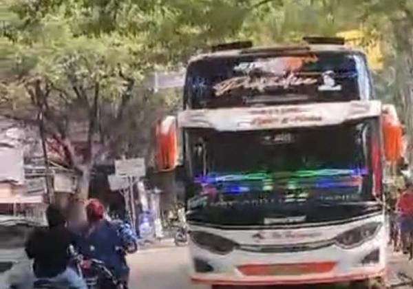 Bus Telolet Lindas Bocah 9 Tahun di Tangerang