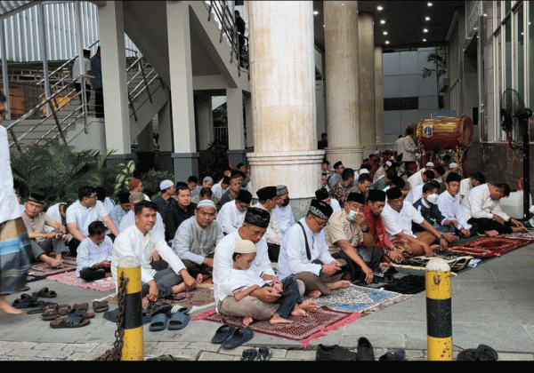 Salat Idul Adha di Majid Fatahillah Balai Kota, Heru Ditemani Sejumlah Pejabat DKI