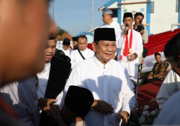 Salat Iduladha di Hambalang, Prabowo Serahkan 48 Ekor Sapi untuk Masyarakat