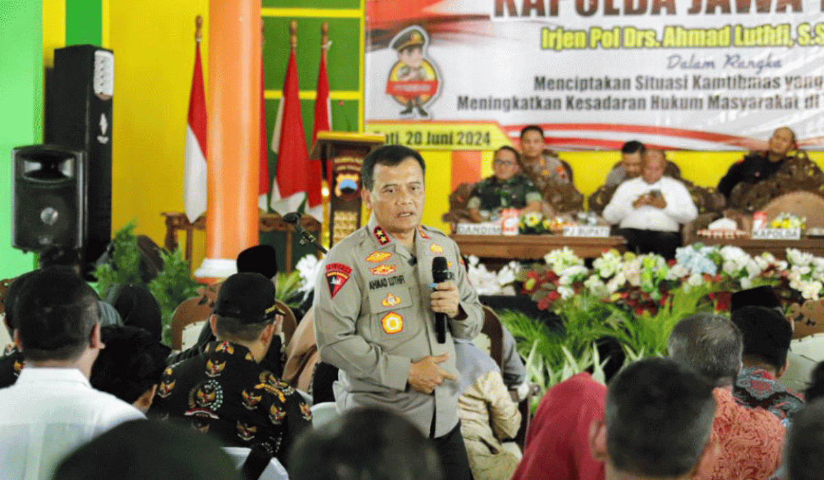 Datangi Desa Sukolilo Pati, Kapolda Jawa Tengah: Tidak Boleh Menciptakan Hukum Sendiri