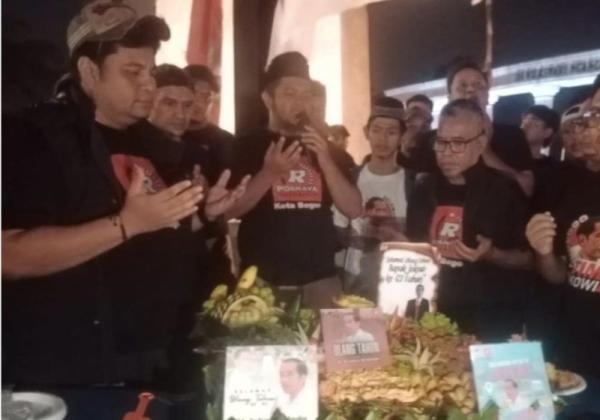 Relawan se-Bogor Raya Rayakan Ultah Jokowi ke-63 dengan Potong Tumpeng di Tuguh Kujang
