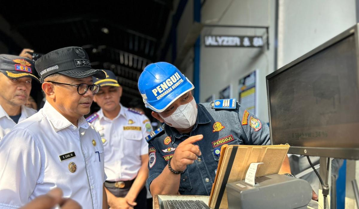 Pastikan Tak Ada Pungli, PJ Wali Kota Bekasi Sidak Balai Uji KIR Kendaraan Milik Dishub