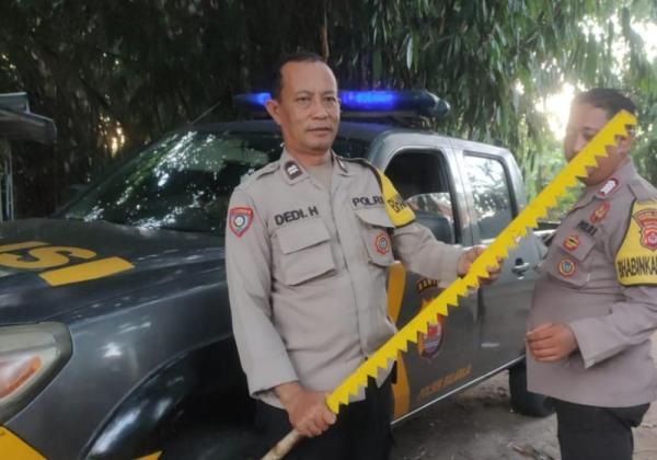 Ngeri! Polisi Temukan Gergaji Hingga Golok dari Pelajar yang Akan Tawuran di Tangerang