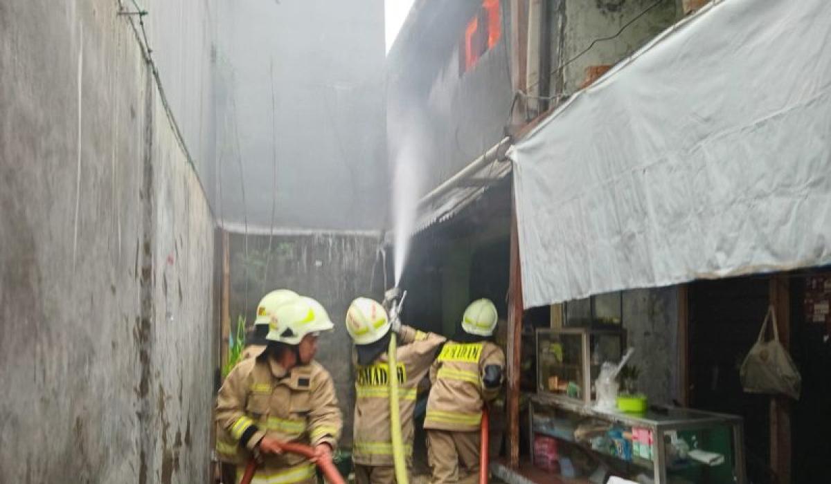 Kebakaran Hanguskan Sepuluh Rumah Warga di Kampung Bali