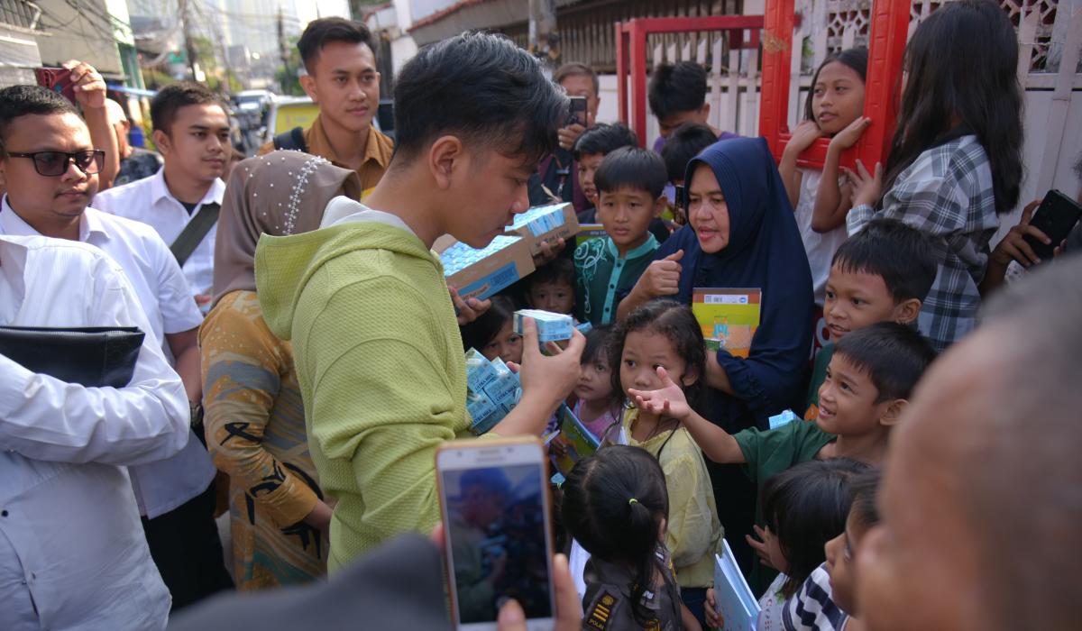 Blusukan Dengan Raffi Ahmad ke Tiga Titik di Jakarta Hari ini, Gibran: Sudah Izin Pak PJ untuk Belanja Masalah 043853