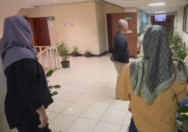 KJP Anak Dicabut, Emak-emak Geruduk Kantor Sudin Pendidikan Jakarta Pusat