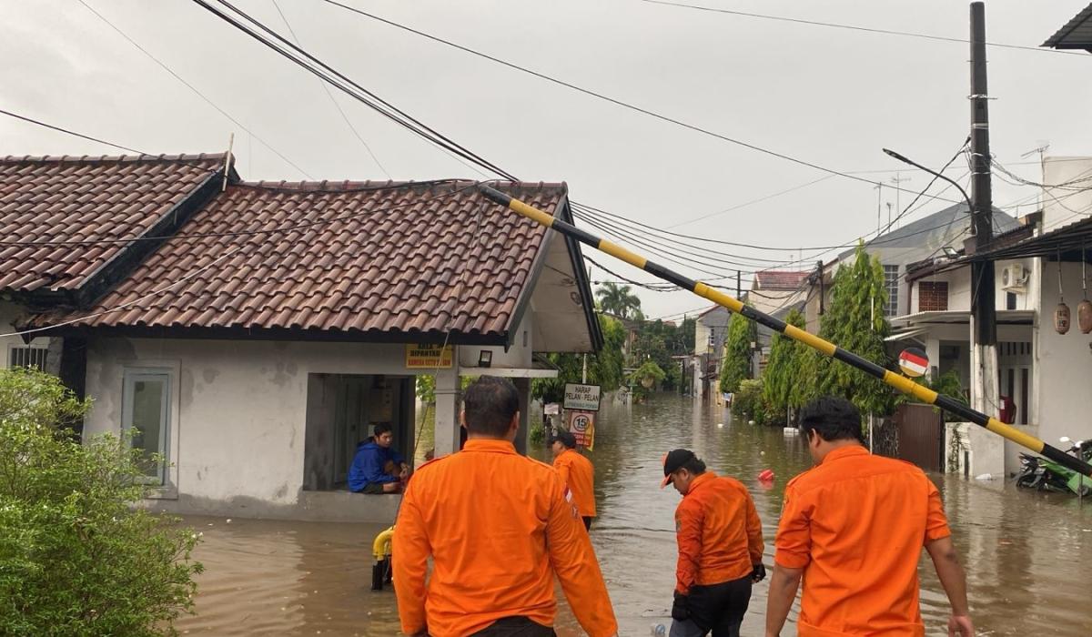 Kota Bekasi Hujan Deras Sejak Siang Hari, Sejumlah Wilayah Dilaporkan Tergenang Banjir