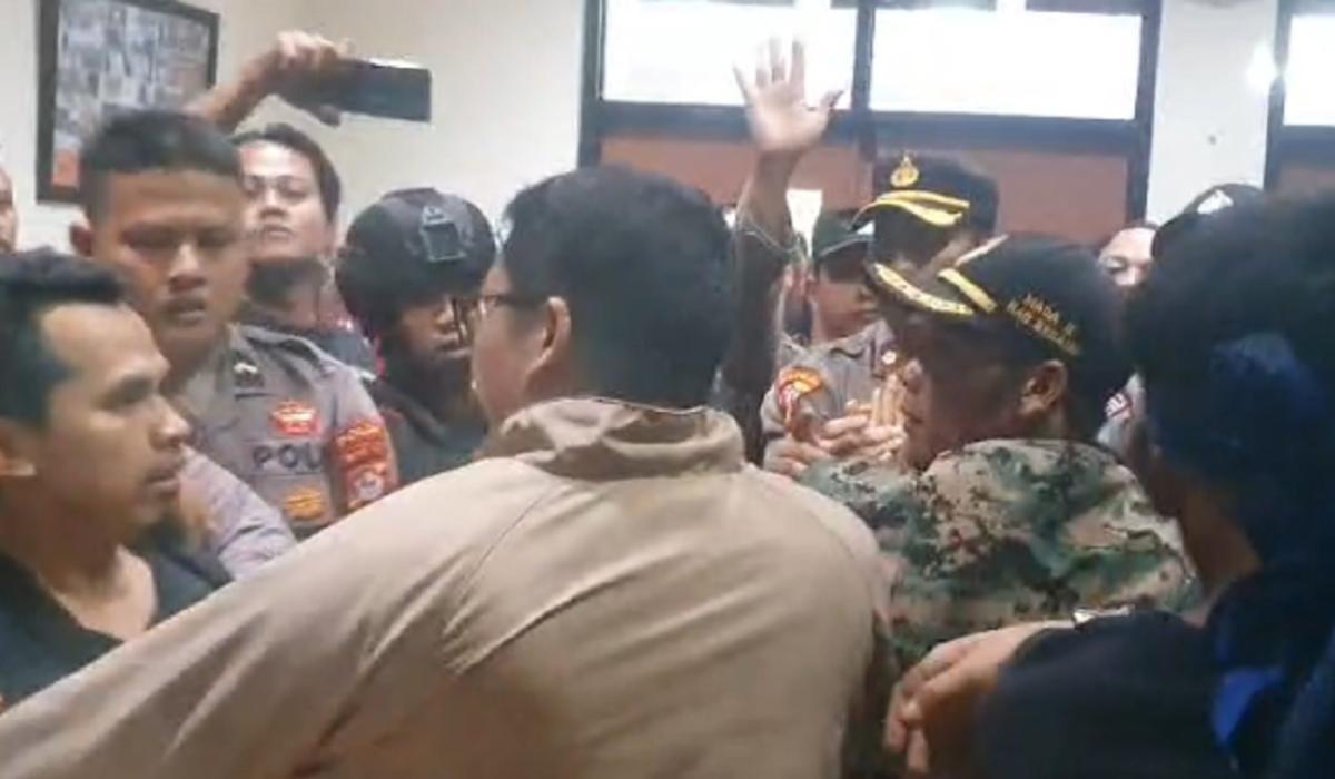 Sidang Penyandingan Ricuh, Saksi Demokrat Banting Palu Sidang