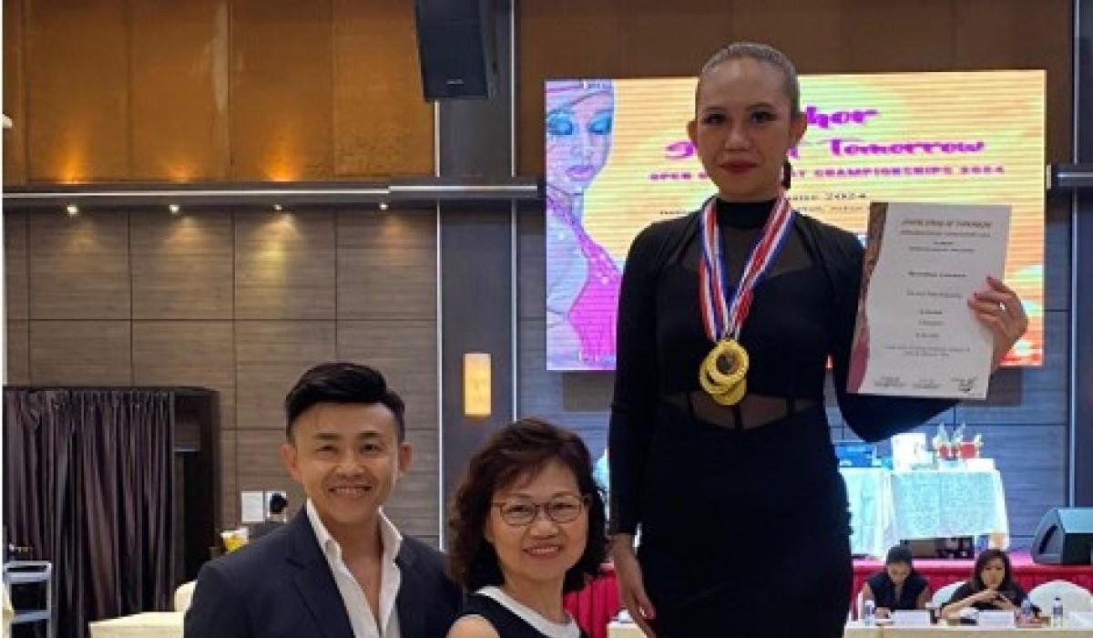 Mahasiswa Universitas Esa Unggul, Devvny Hera Holyanna, Raih 9 Medali Emas di “Johor Stars of Tomorrow Open Dancesport Championship”