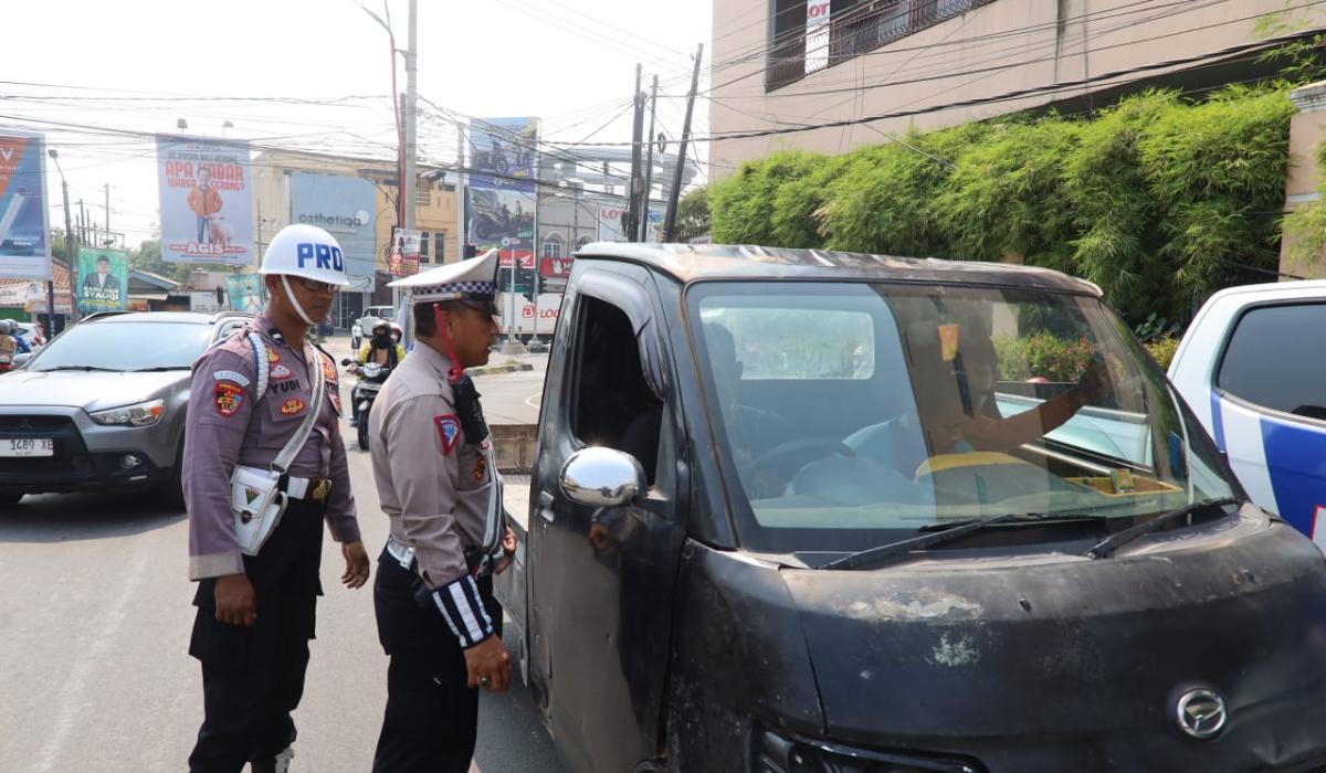 Hari ke 6 Ops Patuh Maung 2024, Ditlantas Polda Banten Sasar Mobil yang Parkir Sembarangan