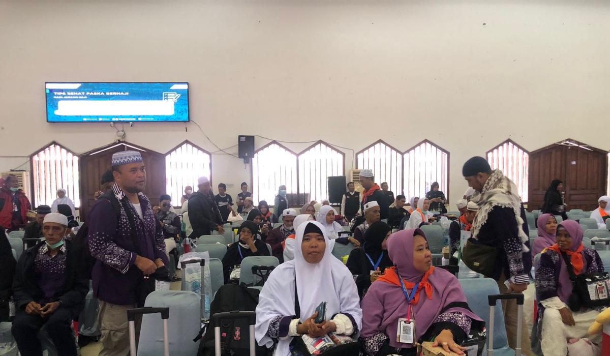 Jamaah Kloter Terakhir Tiba di Asrama Haji Pondok Gede, Menag Minta Maaf
