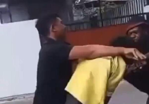 Viral! Perempuan di Bali Menjadi 'Wasit' Perkelahian Ojol vs Penumpang, Aksinya Tuai Pujian Netizen