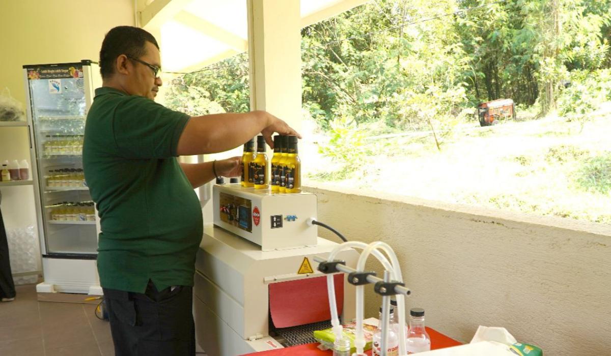 Kembangkan Eduwisata Lebah di Garut, PLN Haleyora Power Salurkan Bantuan Alat Pengolahan Madu