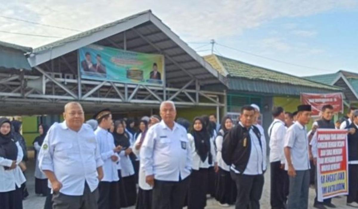 Kepala Kemenag HSS Rusmadi Didemo Pegawai Gegara Semena-mena dan Sering Ucapkan Kata Kasar
