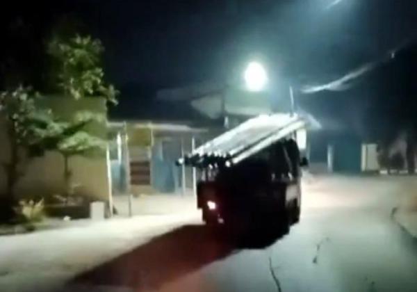 Viral! Warga Bekasi Gagalkan Pencurian Tiang Kabel Optik, Oknum Polisi Diduga Terlibat